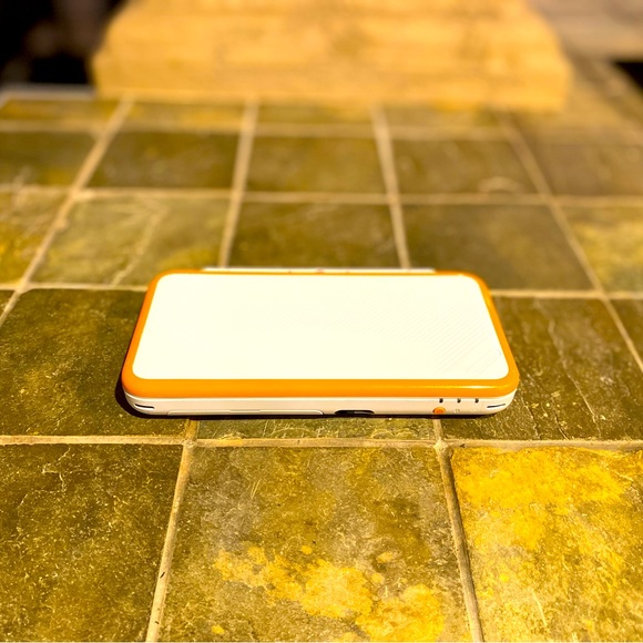 EUC Nintendo 2 DS XL Mario Kart 7 edition Bundle - Picture 4 of 7